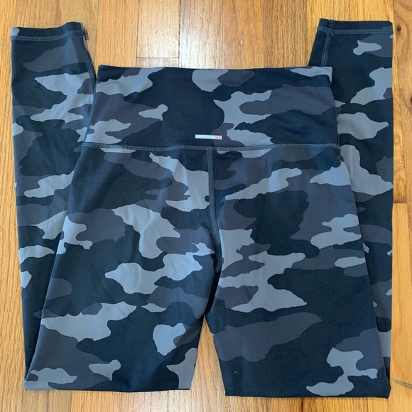 Aerie Camo Dri Fit Capri Workout Pants - Picture 5 of 6